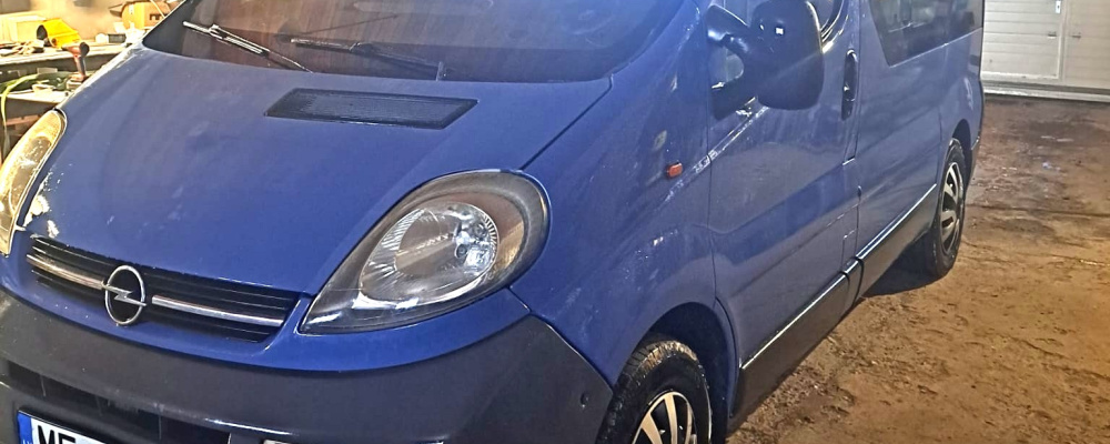 Pārdod izsolē automašīnu OPEL VIVARO