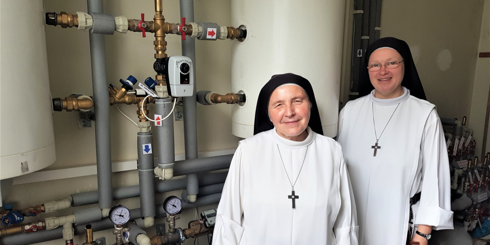 Katoļu baznīcas rekolekciju mājā -  pilsētas siltums