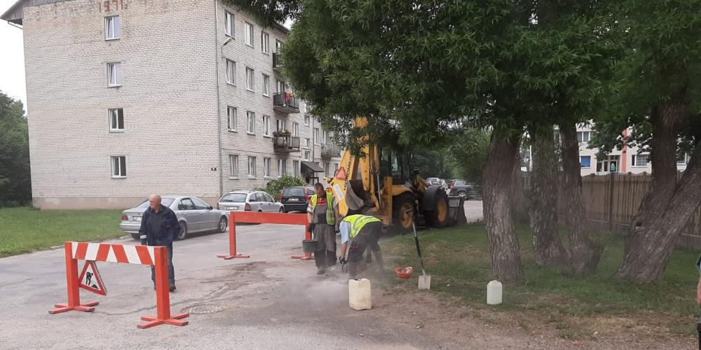 Ūdens noplūde konstatēta siltumtrasē pie Virkas ielas